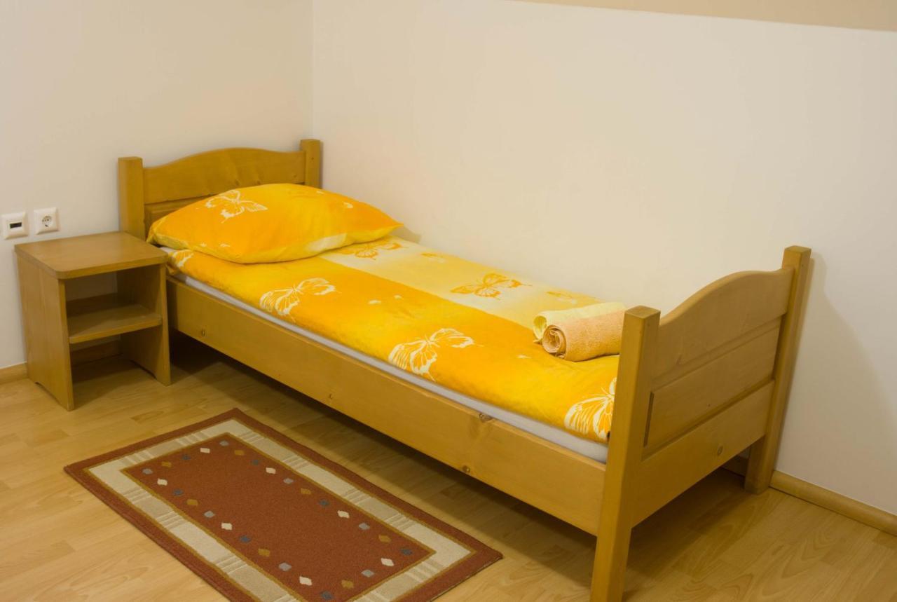 Apartments Pri Marjetki Церкно Экстерьер фото